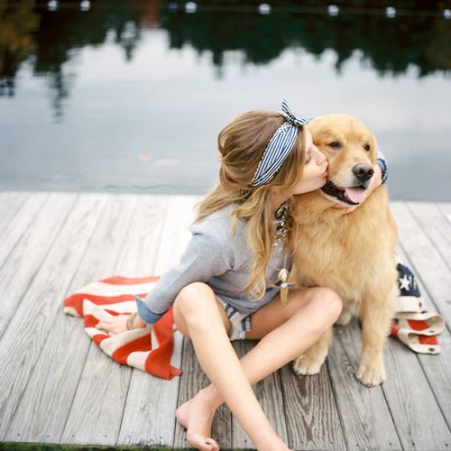 so lovely kiss to a lovel golden retreiver picure
